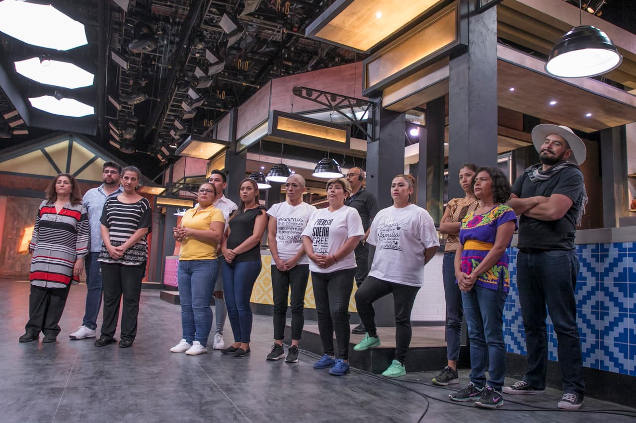 La presentadora Inés Gómez Mont informó que la familia Merino, los Wong, Las Ek y los Vásquez estaban nominados y el reto en esta opcasión, sería algo que ninguna de las familias sabía hacer.