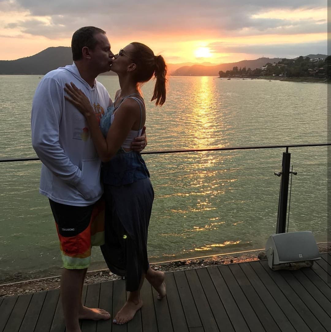 Alan Tacher y su esposa, Cristy Bernal, este año cumplieron 4 años de casados y lucen felizmente enamorados.
<br>