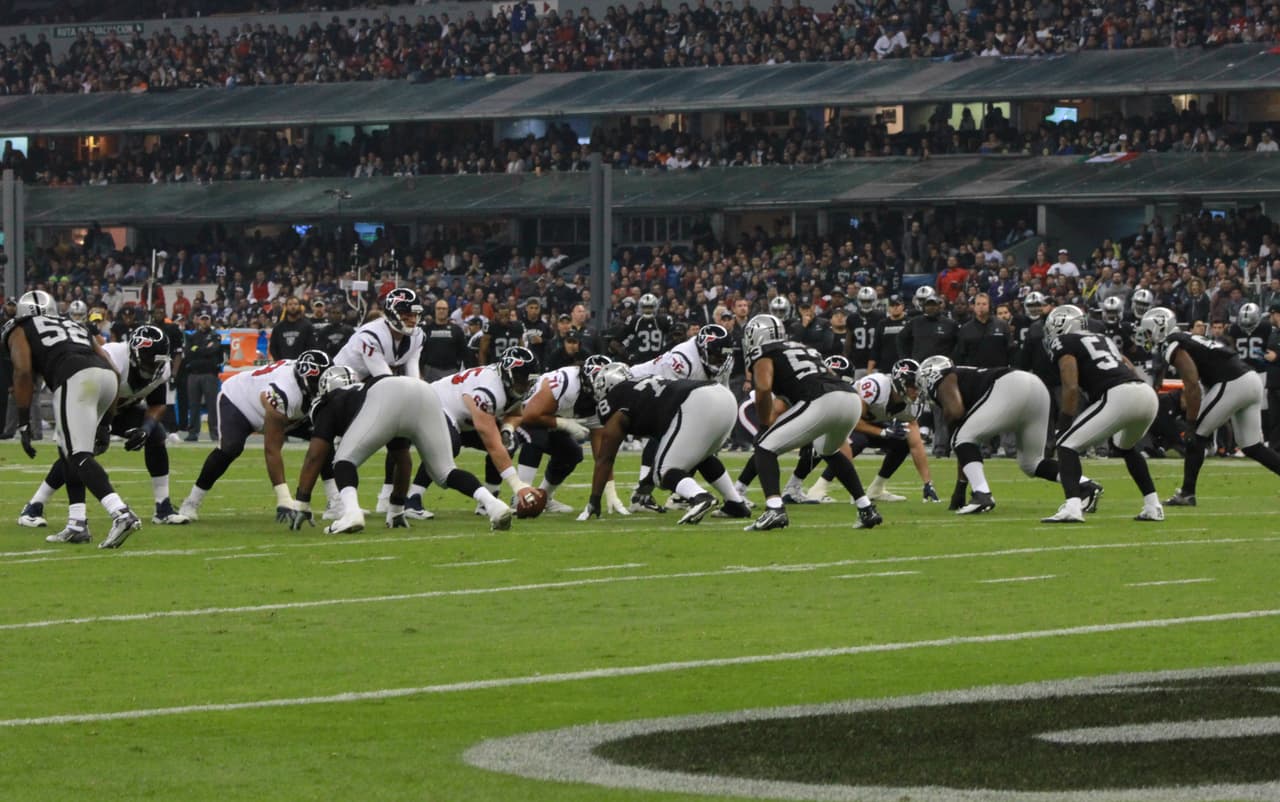 Te presentamos las mejores imágenes que nos dejó el juego entre Raiders y Texans en la cancha del estadio Azteca de la ciudad de México.