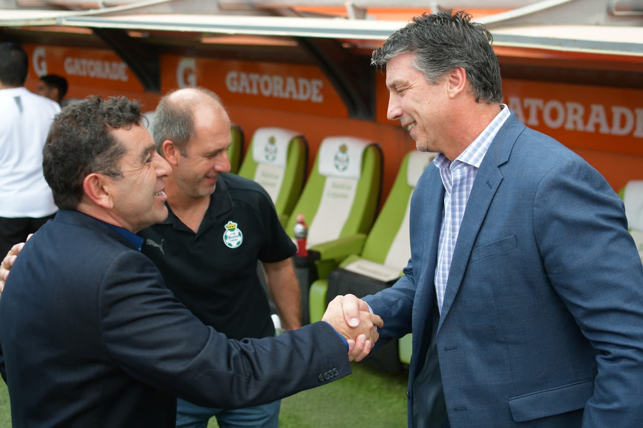 Con realidades distintas, ambos técnicos tenían claro que sería un duelo de alto impacto.