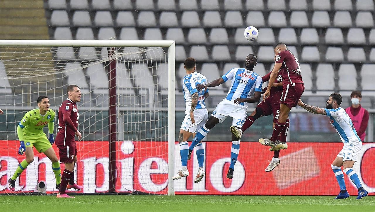 Napoli se impuso ante Torino 2-0 durante la fecha 33 en la Serie A. Bakayoko anotó golazo al minuto 11, seguido de Osimhen al minuto 13. Torino se quedó con diez hombres tras doble amarilla para Mandragora. El mexicano Hirving Lozano entró al minuto 58 al campo.