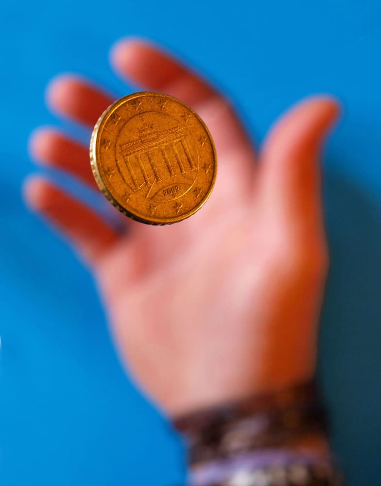 Por otro lado, recuerda que la moneda siempre tiene dos caras y así como podrían algunos ser supersticiosos y pensar que todo vendría en negatividad, la realidad es que depende de la perspectiva con que tomes dicha energía.
<br>