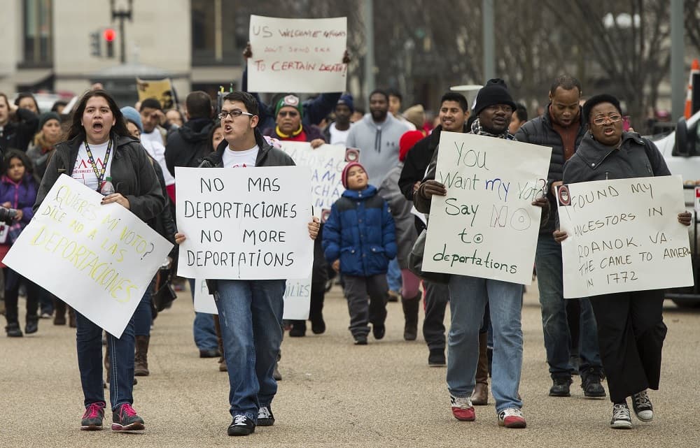 Parlacen pide fin a redadas y deportaciones en EEUU