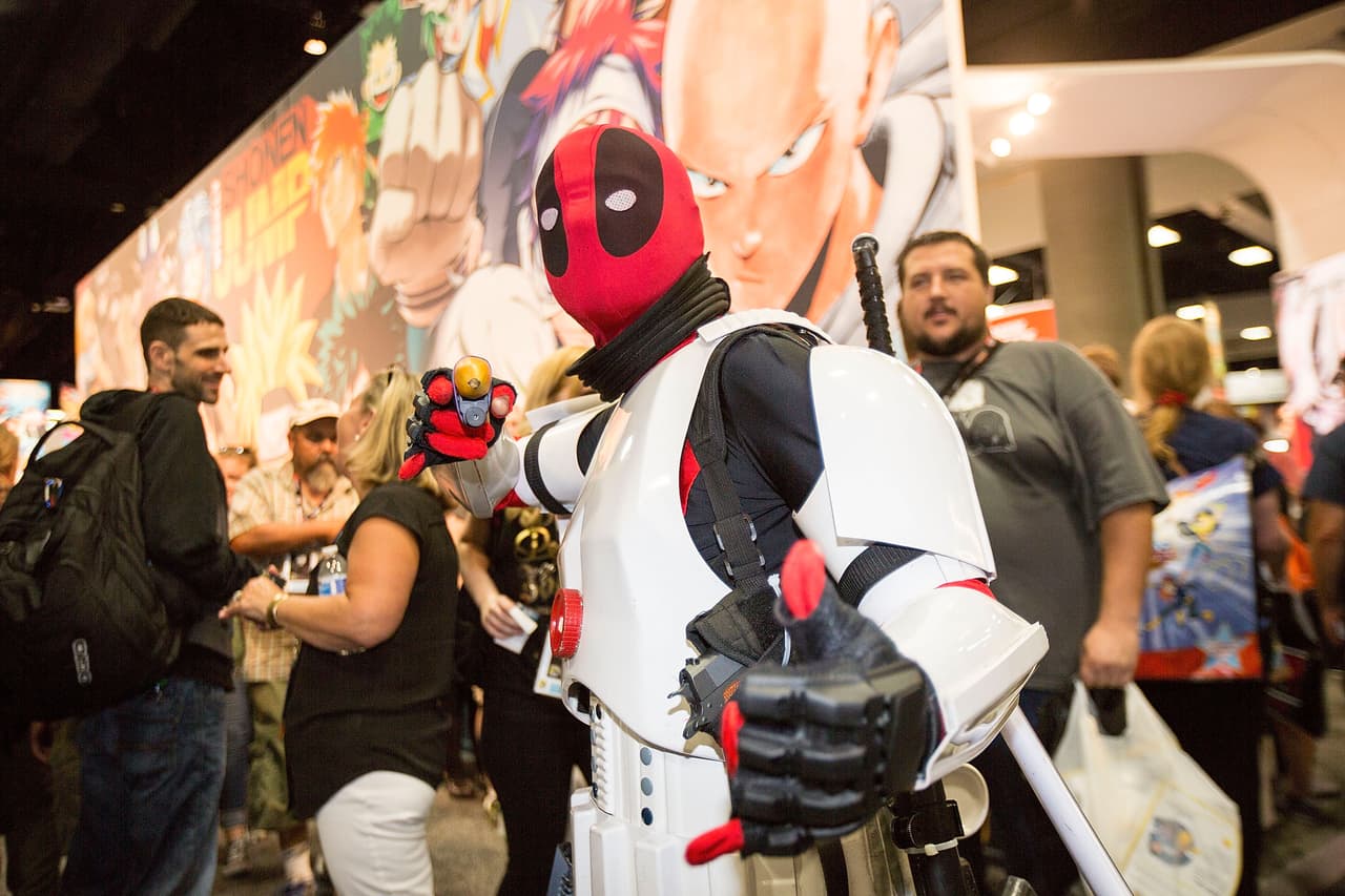 Un fanático que mezcló a Dead Pool con un Stormtrooper.