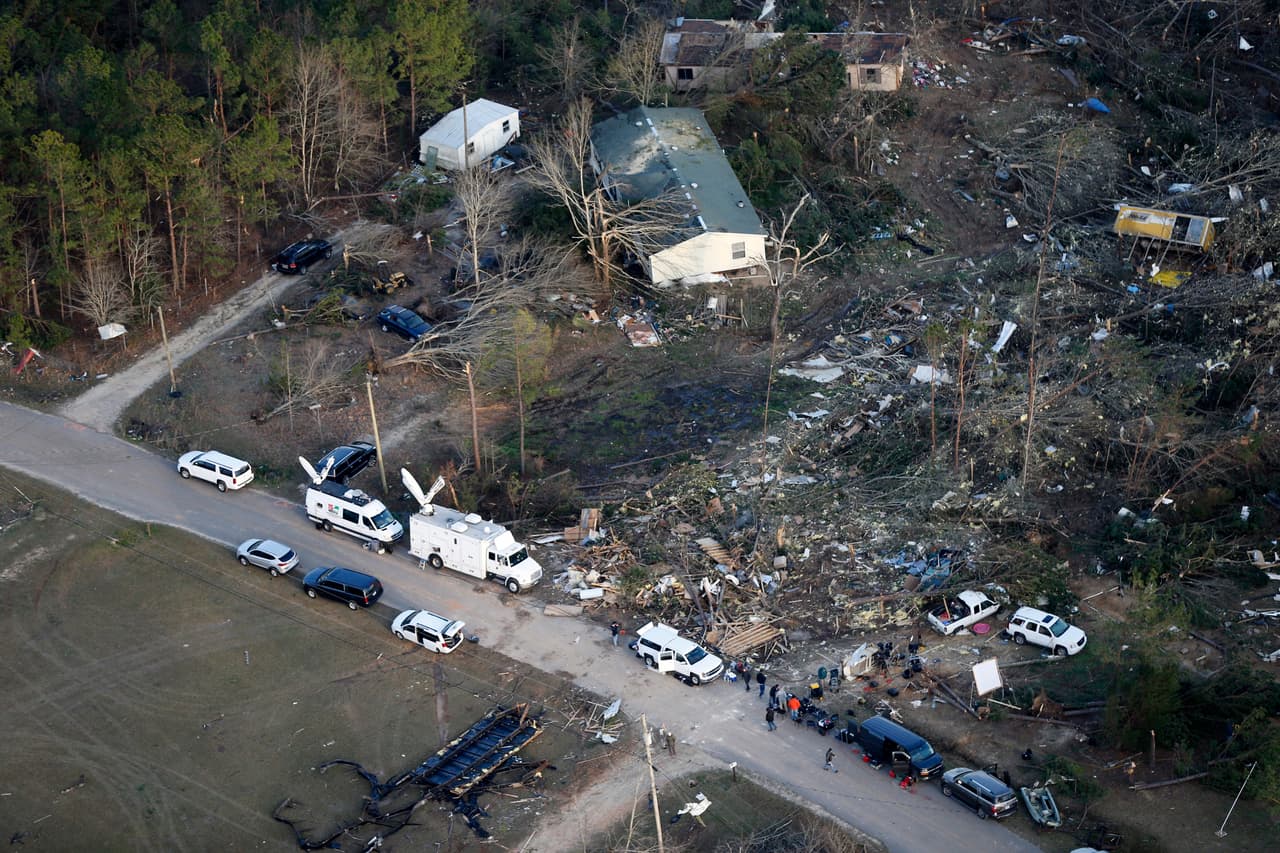 La comunidad de Beauregard tuvo tan solo ocho o nueve minutos para buscar refugio desde el momento en que se emitió la advertencia de tornados, según cálculos de Chris Darden, jefe del Servicio Nacional de Meteorología.