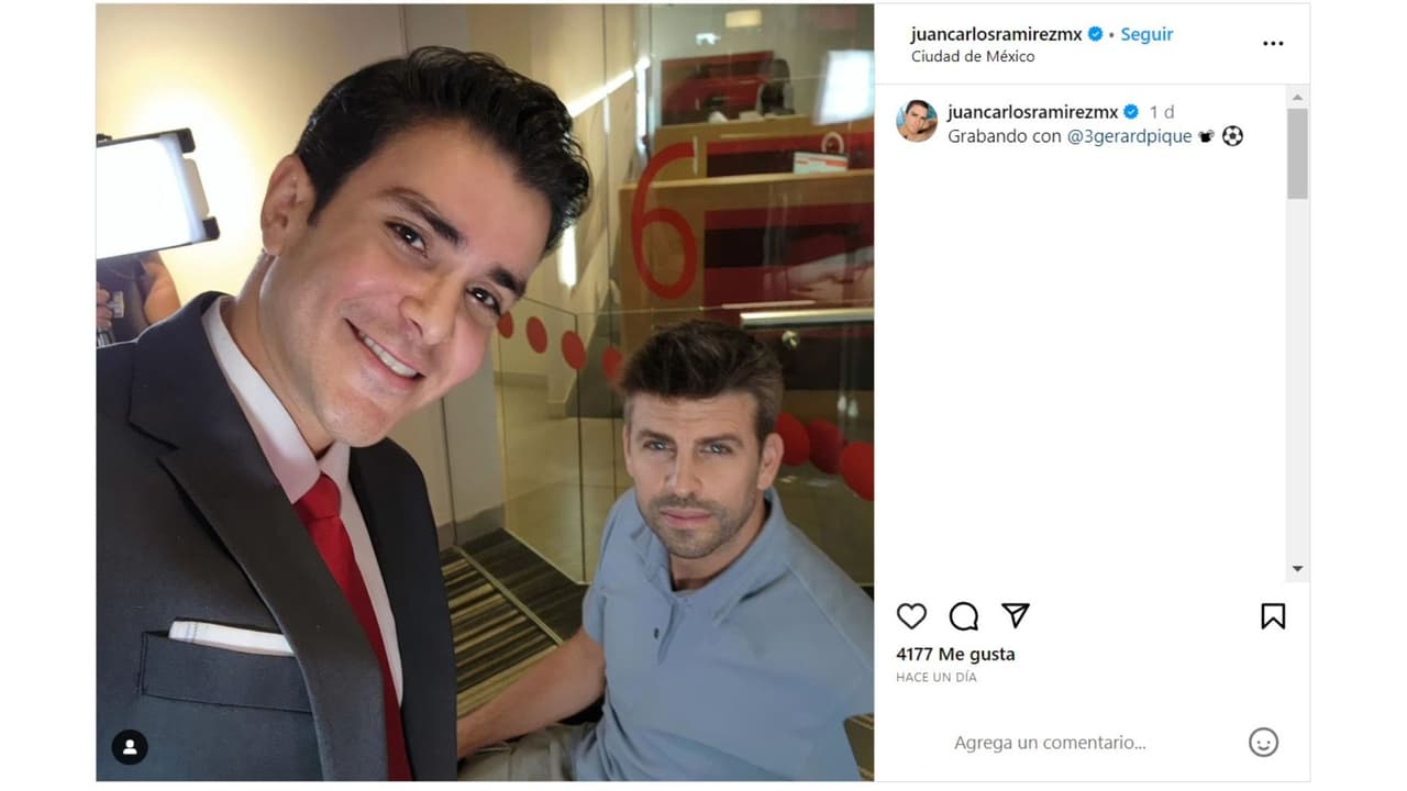 El actor Juan Carlos Ramírez presumió esta 'selfie' con Gerard Piqué.
