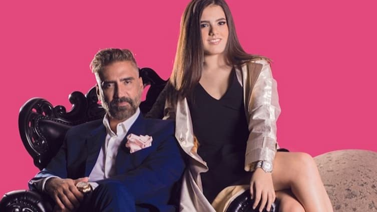 Camila Fernández presume ombligo y da homenaje a Chente a días de 'Un azteca en El Azteca'