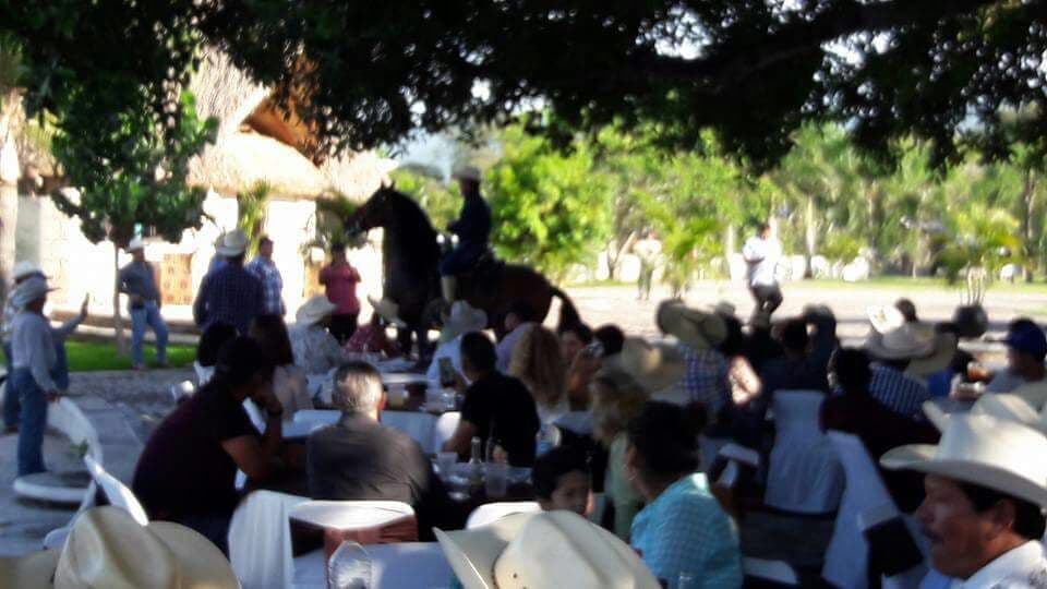 Por la tarde, se organizó una cabalgata y una comida en el rancho de Joan, para recordarlo en su segundo aniversario luctuoso.