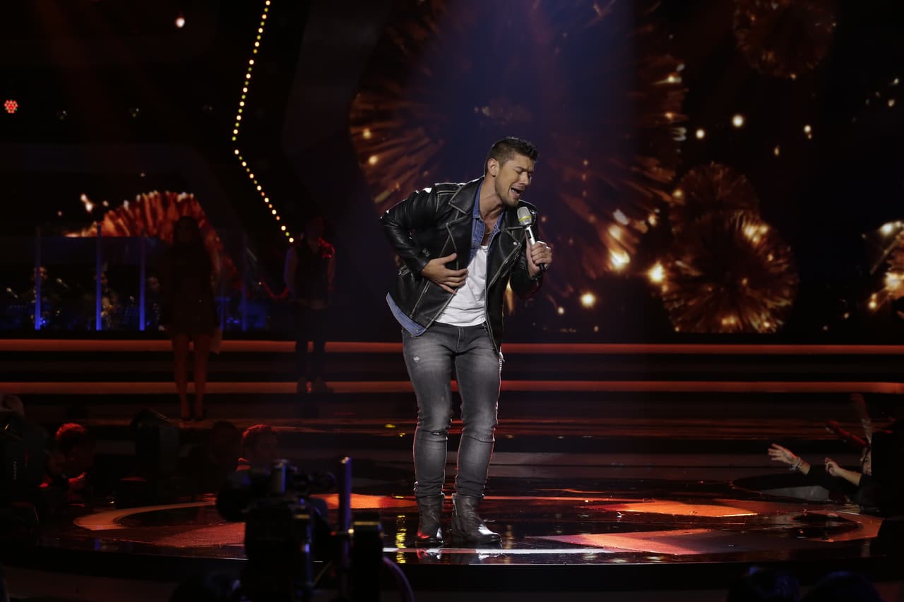 Manuel cantó 'Hombre Normal'.