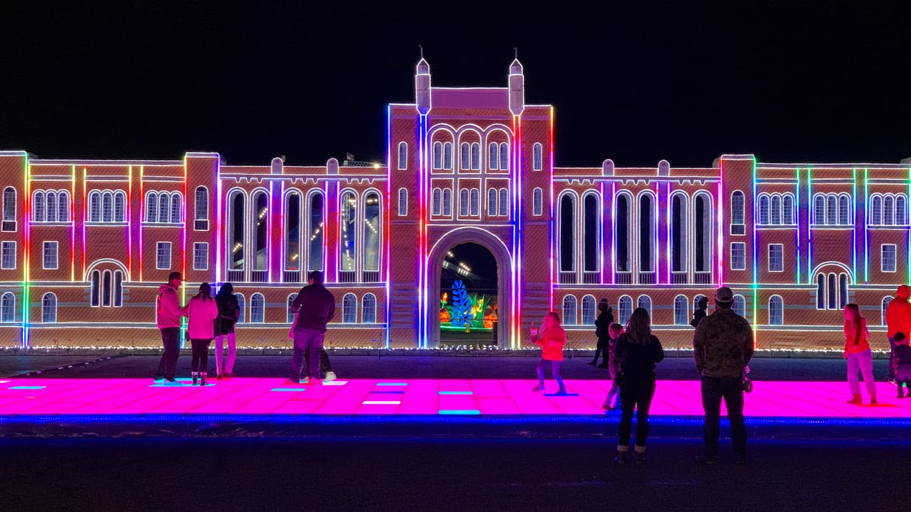 Con luces navideñas recrearon la 
<b>Universidad Rice,</b> que es uno de las instituciones más importantes de Houston.