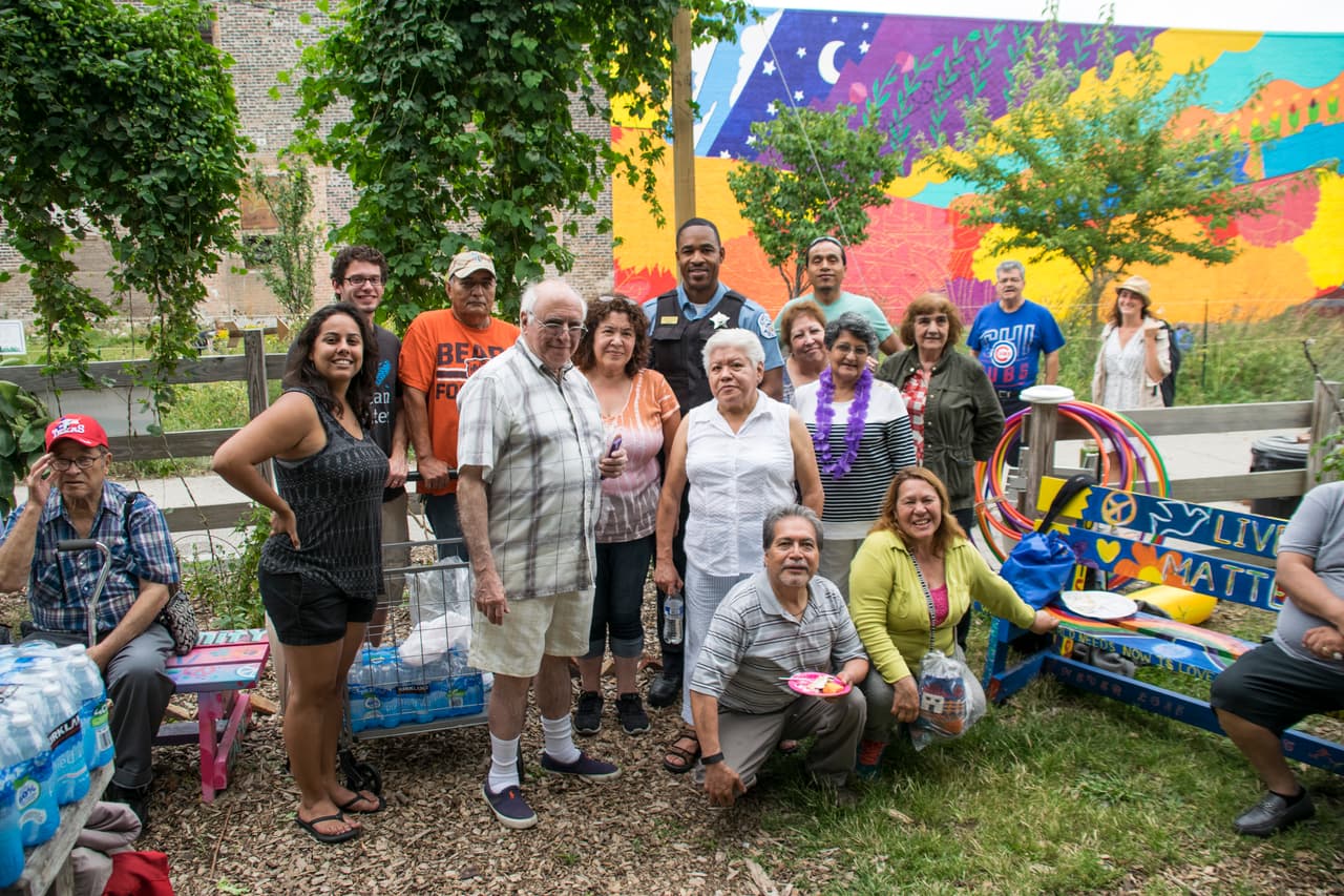 Conoce "El Paseo", un jardín comunitario en Pilsen donde la agricultura urbana tiene un sentido social
