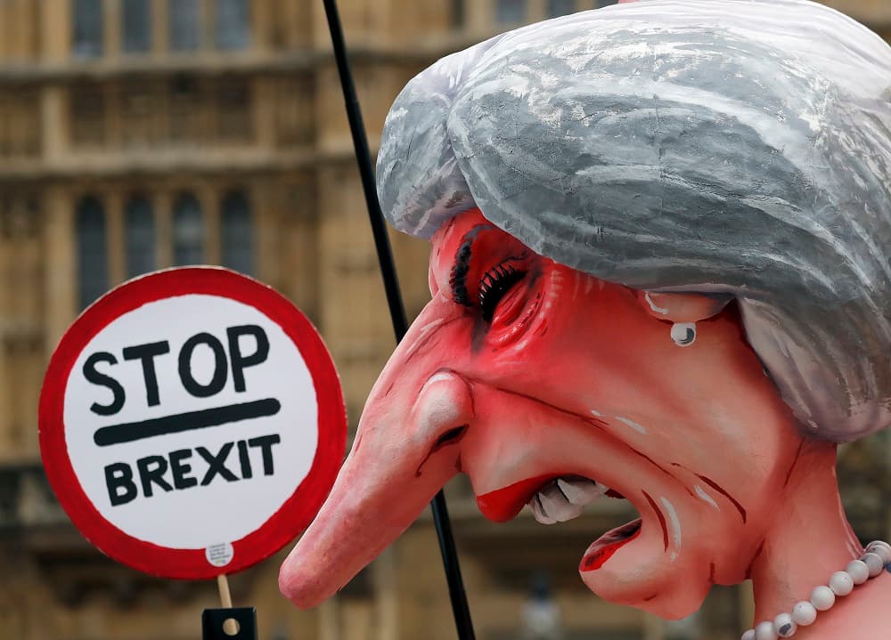 May al borde de perder el gobierno por un voto de confianza por el Brexit