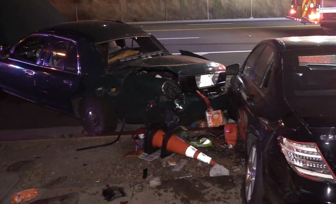 El accidente dejó varios vehículos destruídos.