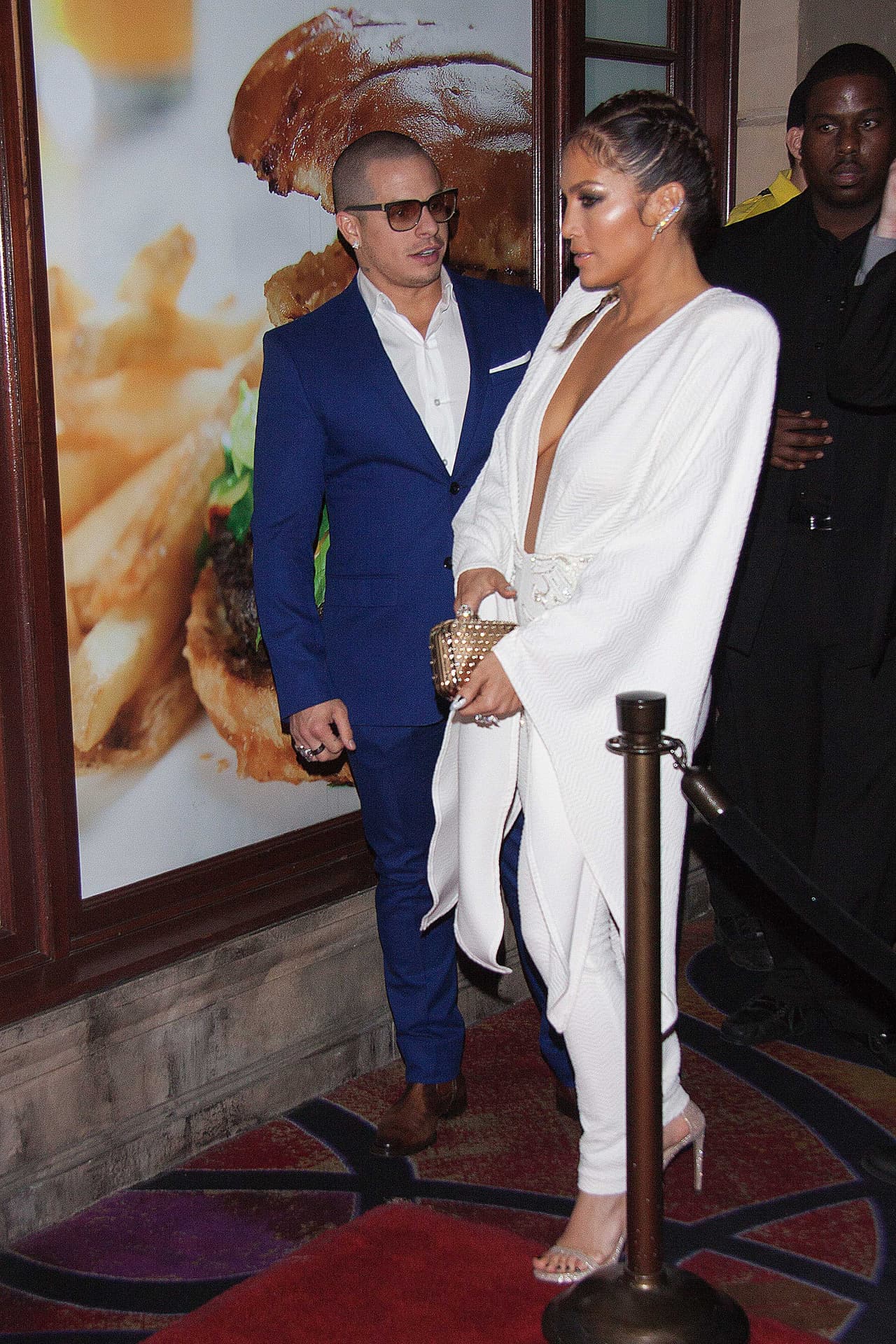 Obviamente en esta aventura no estará sola, a su lado estará Casper Smart.