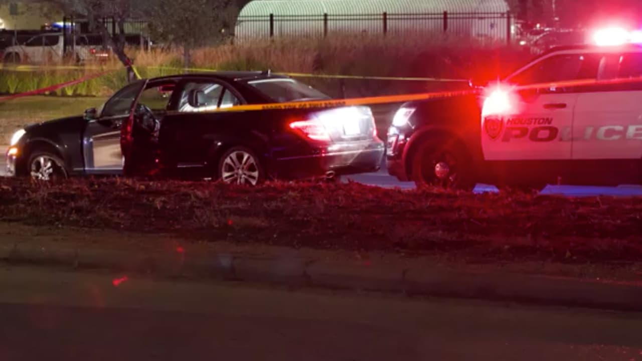 Presunto ladrón de automóvil resulta herido en tiroteo con la policía de Houston