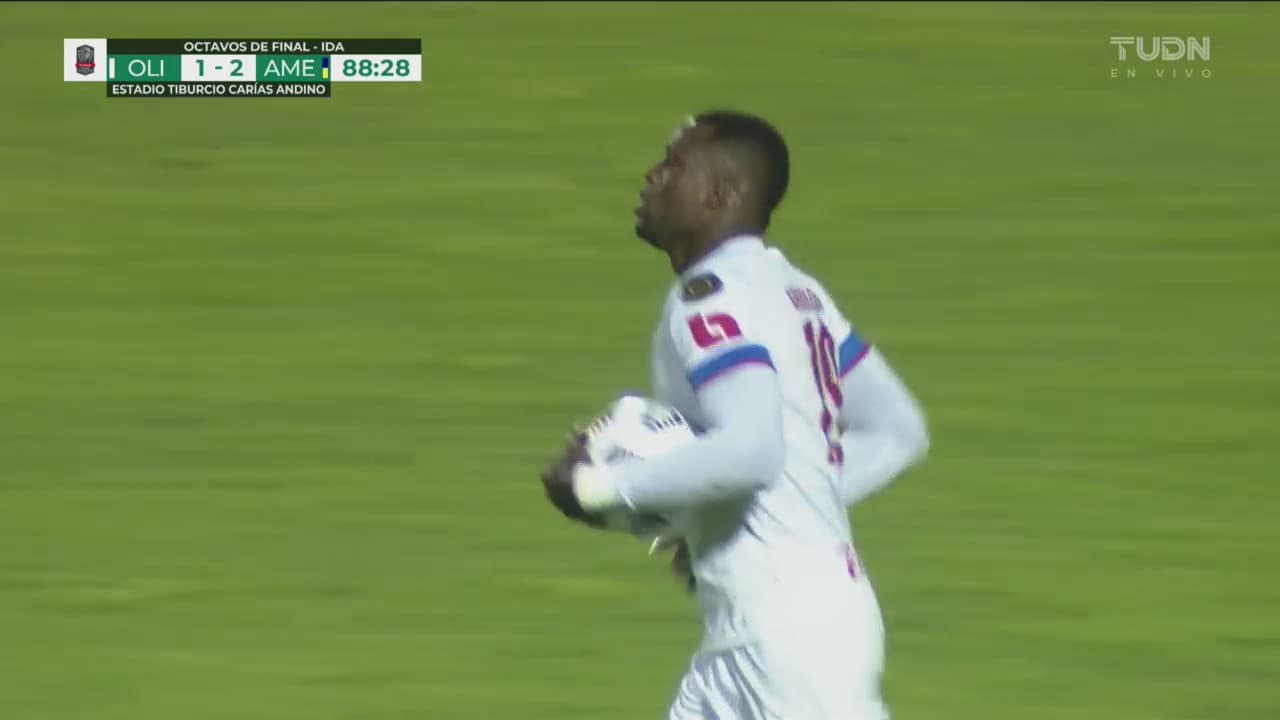 ¡Tiene vida el Olimpia! Yustin Arboleda fusila a Ochoa para el 1-2