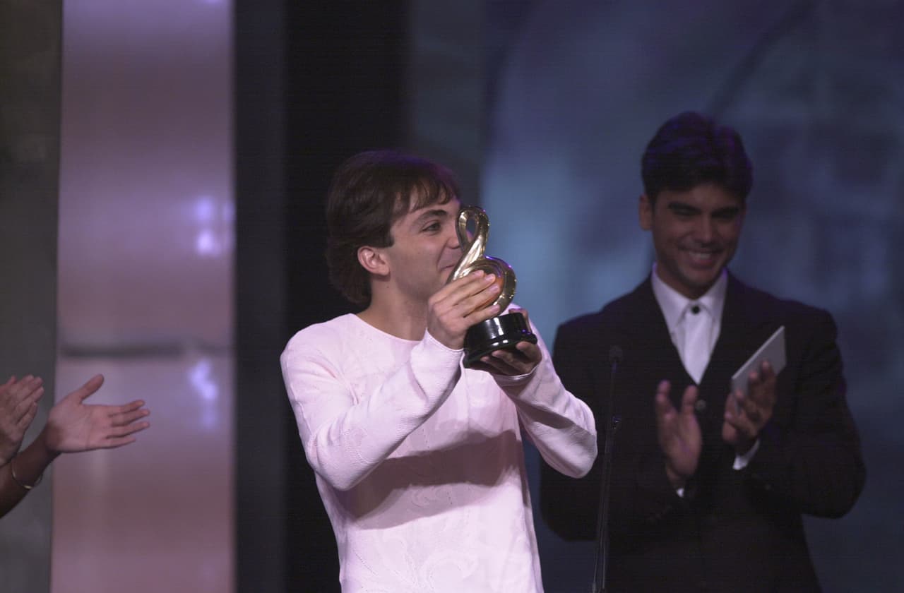 Cristian Castro se coronó como el Artista Masculino del Año. La competencía estuvo reñida pues en esa categoría también estuvieron nomiandos Juan Gabriel, Marco Antonio Solis y Alejandro Fernández.