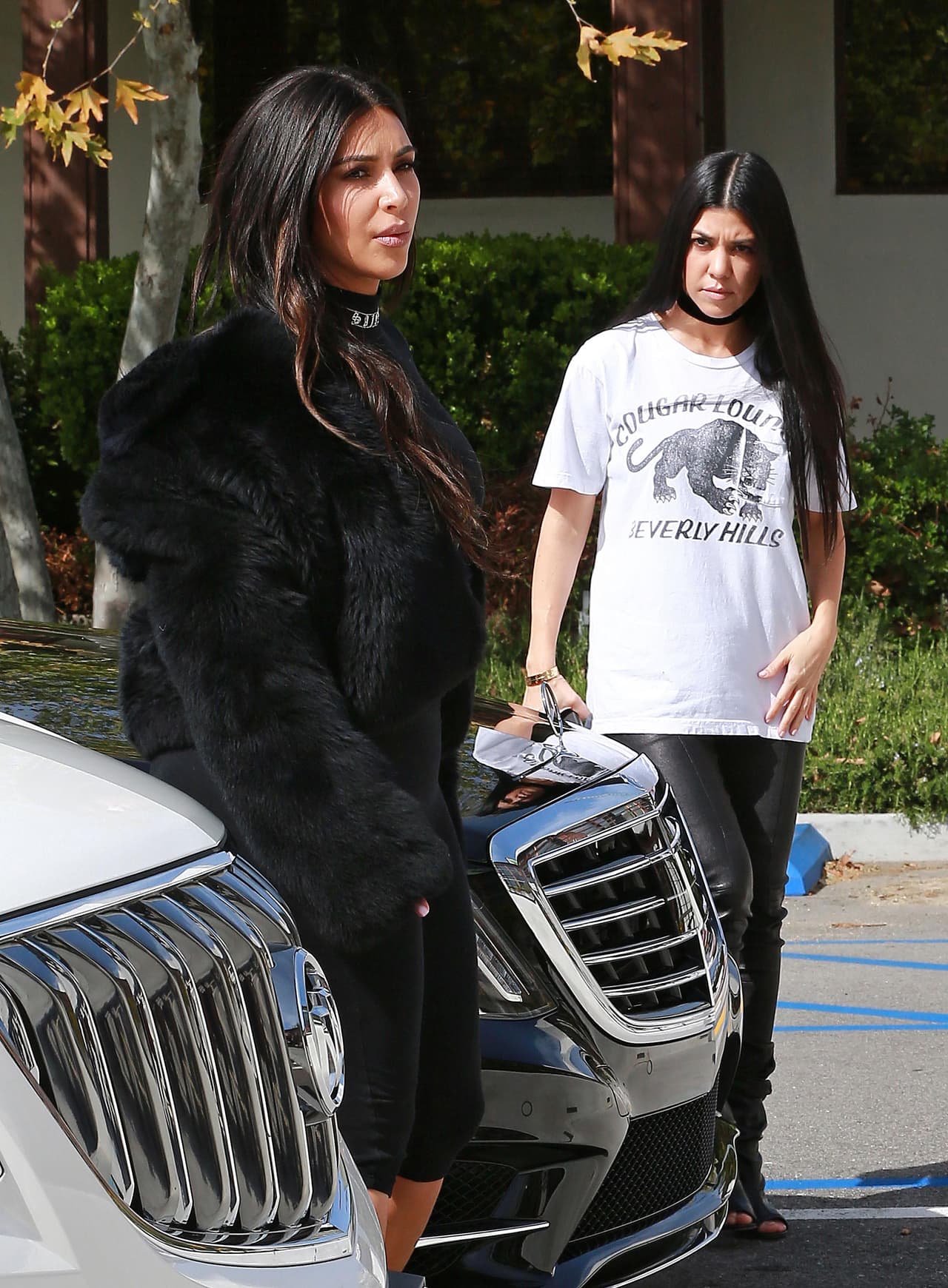 Las cámaras captaron a Kim y Kourtney mientras trabajaban.