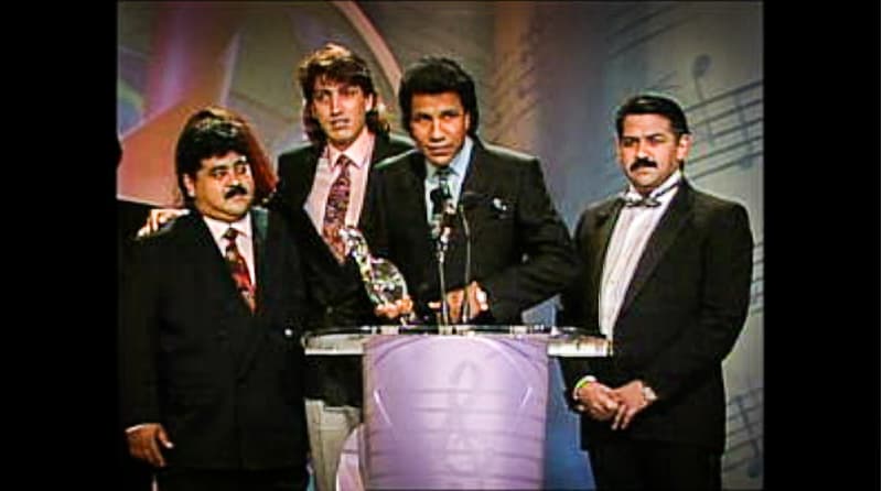 Y el grupo Bronco ganó en la categoría Música Regional Mexicana el premio a Mejor Álbum con el disco 'A todo galope' y Mejor Canción del Año con 'Corazón duro'.