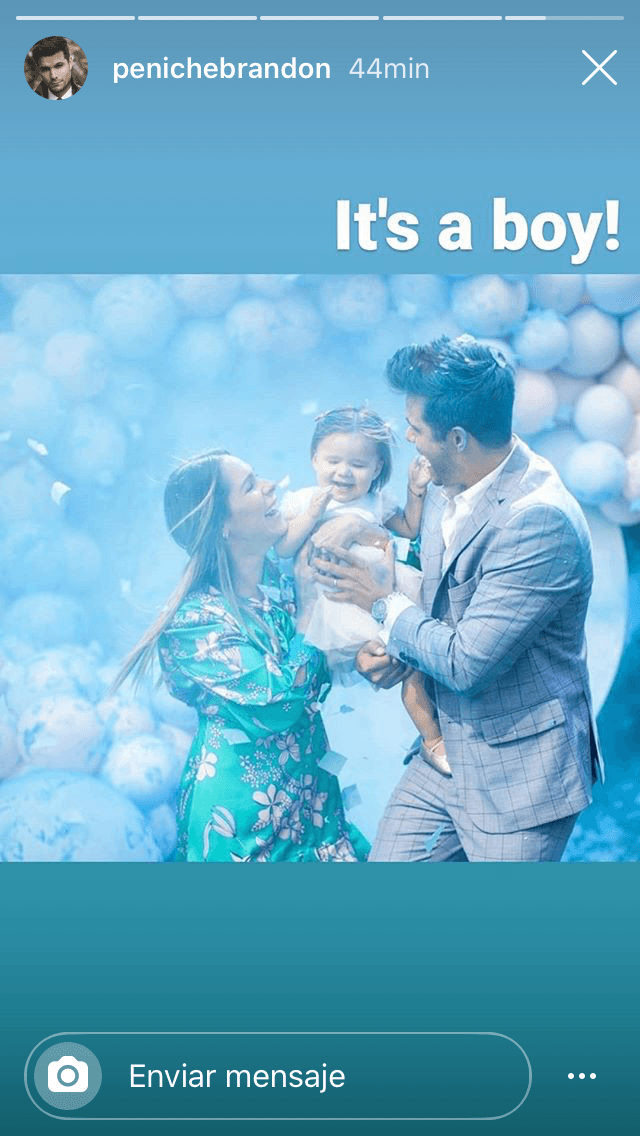 Adelantó que el parto será en EEUU
<b><a href="https://www.univision.com/famosos/brandon-peniche-intenta-un-nuevo-metodo-para-dormir-a-alessia-aunque-parece-no-tener-mucho-exito-video" target="_blank">al igual que el de su hija</a></b> Alessia.
<br>