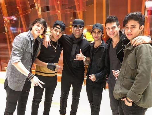 Por supuesto se tomaron la foto con uno de sus productores y nuestro juez de La Banda, Wisin. #gentebuena