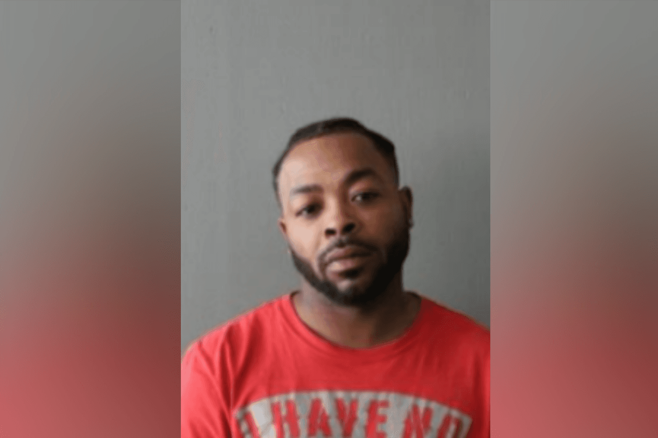 Presentan cargos contra hombre acusado de herir por bala a 13 personas en una fiesta en Englewood 