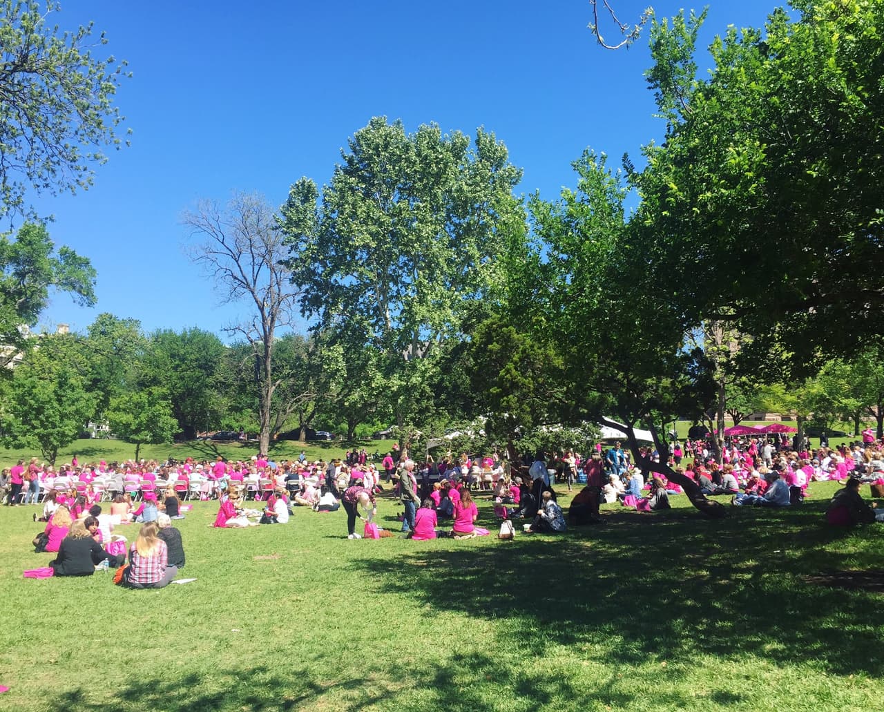 Entre los presentes se encontraba Yvonne Gutierrez, directora ejecutiva de Planned Parenthood Texas Votes, quien dijo: “Estamos aquí para decirle a Greg Abbott y a su complice Dan Patrick que no mientras estemos aquí”, en relación a la intención de quitar a la organización de la lista de proveedores de Medicaid.
<br>