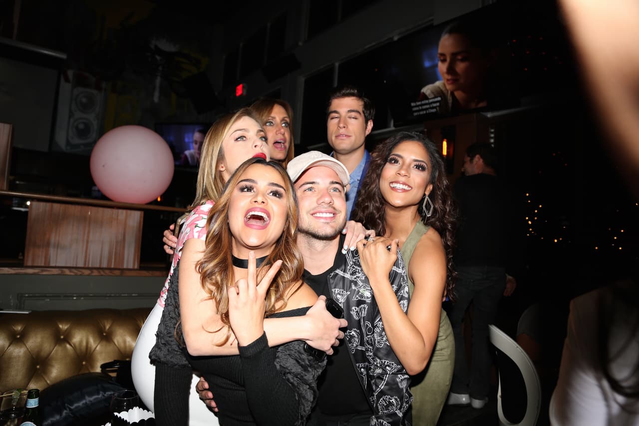 <b><a href="http://www.univision.com/temas/danilo-carrera">Danilo</a></b> estuvo muy apapachado por todos sus amigos de 
<b><a href="http://www.univision.com/">Univision</a></b>.