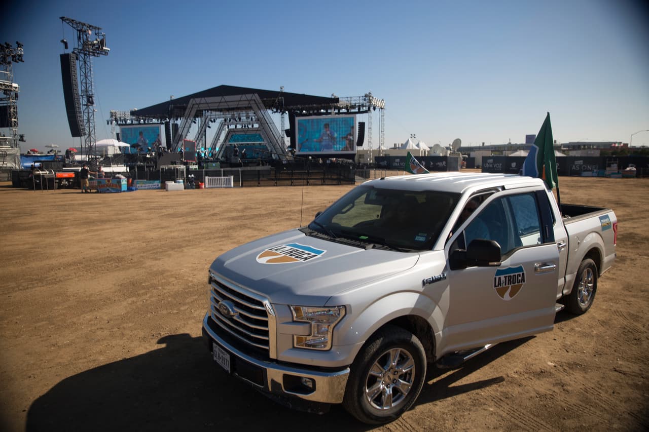 A este proyecto se han unido otros como 'La Troca', un viaje por toda la frontera en busca de personajes, paisajes, y experiencias. El viaje inició en El Paso, Texas y su destino final es el esenario de "Rise Up as One" en San Diego, California.