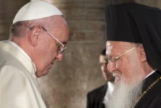 El papa Francisco se reunió con el patriarca ortodoxo Bartolomeo I en la iglesia del Santo Sepulcro.