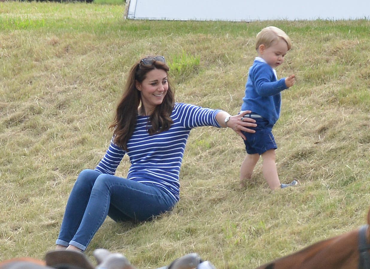 A tan solo cinco semanas de haber dado a luz, Kate luce radiante.