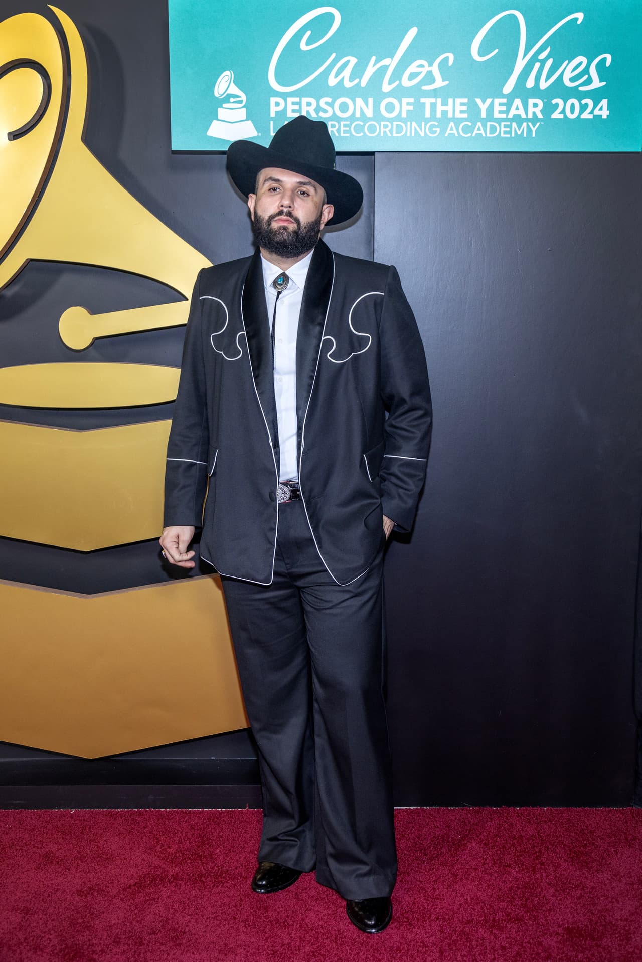 Carin León no pudo faltar para homenajear a Carlos Vives.