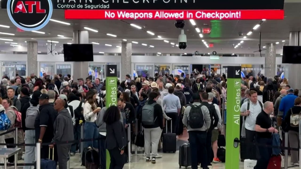 Caos por TSA: N+ Univision pone a prueba tiempos de espera en línea de seguridad en concurrido aeropuerto de Atlanta