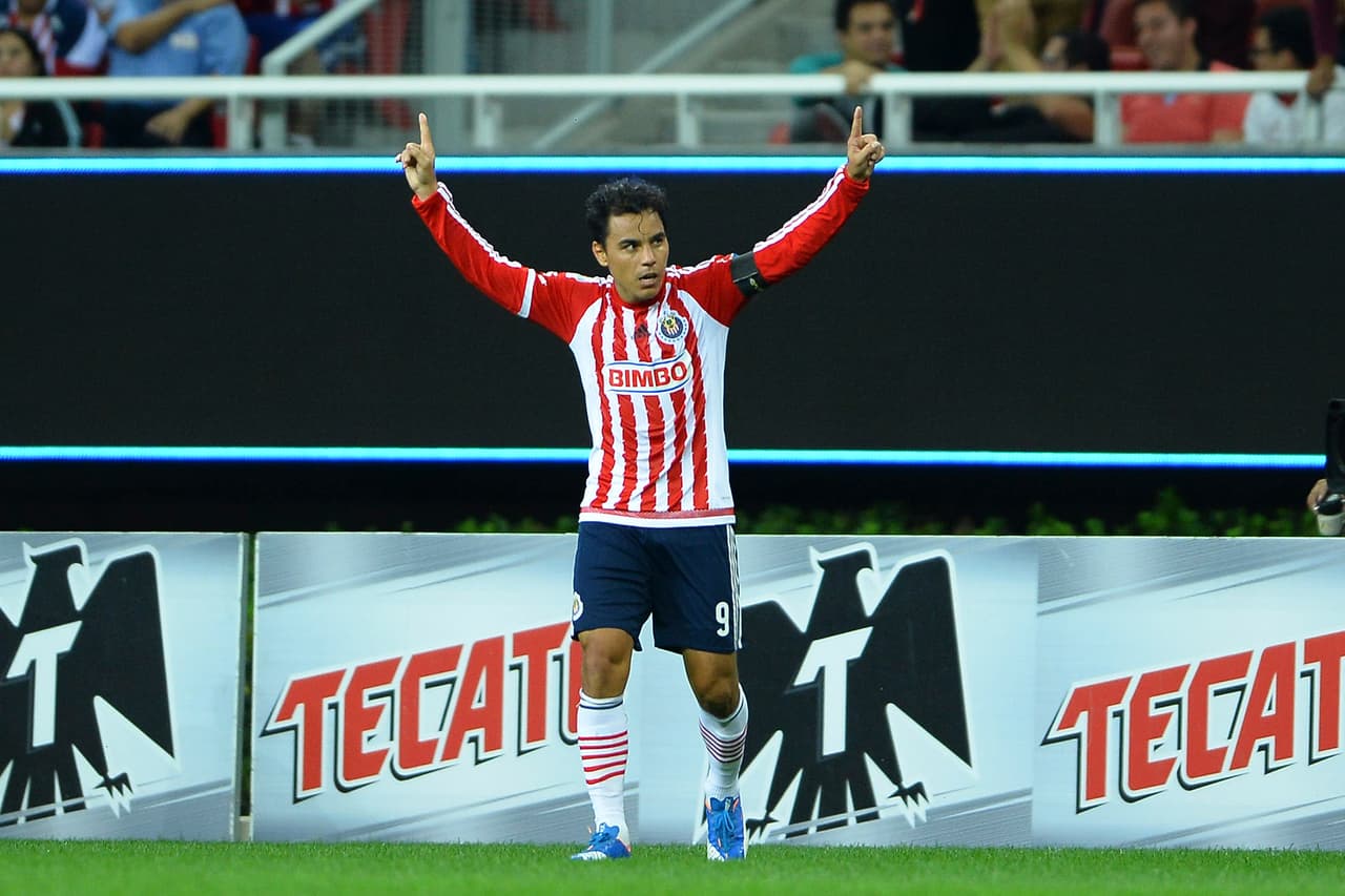 Otra de las fortalezas de Chivas la podría encontrar en el liderazgo que Omar Bravo ha venido ejerciendo en fechas recientes en el equipo. En la Liga, cada gol que anota significa un nuevo record y aunque en la Copa sólo ha marcado un tanto su peso específico, seguramente, se hará sentir. Además en la Liga tiene un gol más que Mauro Boselli, el mejor romperredes leonés.