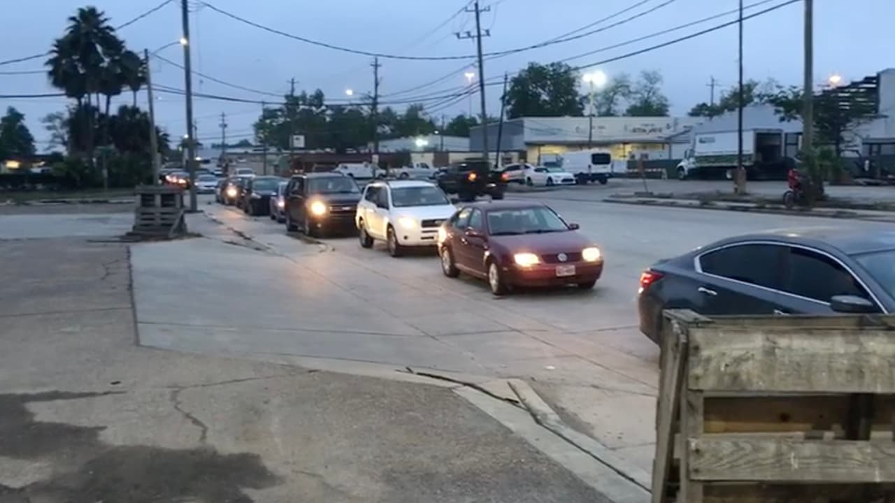 Los primeros 500 vehículos que lleguen cada día recibirán una bolsa con 10 bolillos gratis.