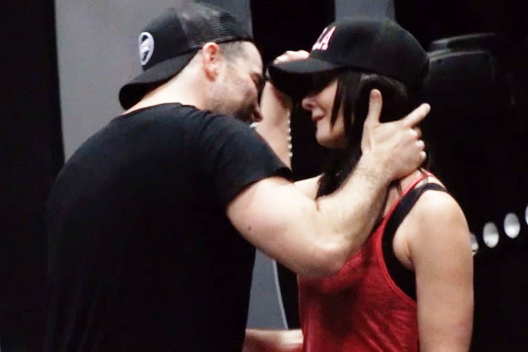 La tarde de este martes 17 de octubre, Alejandro Nones se encontraba realizando el ensayo de su baile para el domingo cuando llegó la ex Miss Universo Dayanara Torres.