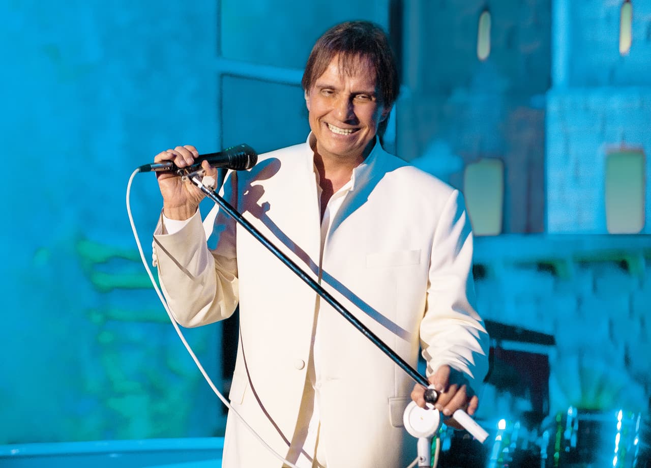 Este año La Academia Latina de la Grabación otorga la máxima presea de la noche al cantautor brasileño Roberto Carlos.