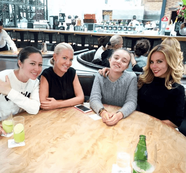 Por su parte, Liliana Lago declaró en el programa 'Todo para la mujer' que mantiene una buena relación con Natalia Rezende, quien se lleva de maravilla con ella y su hija.