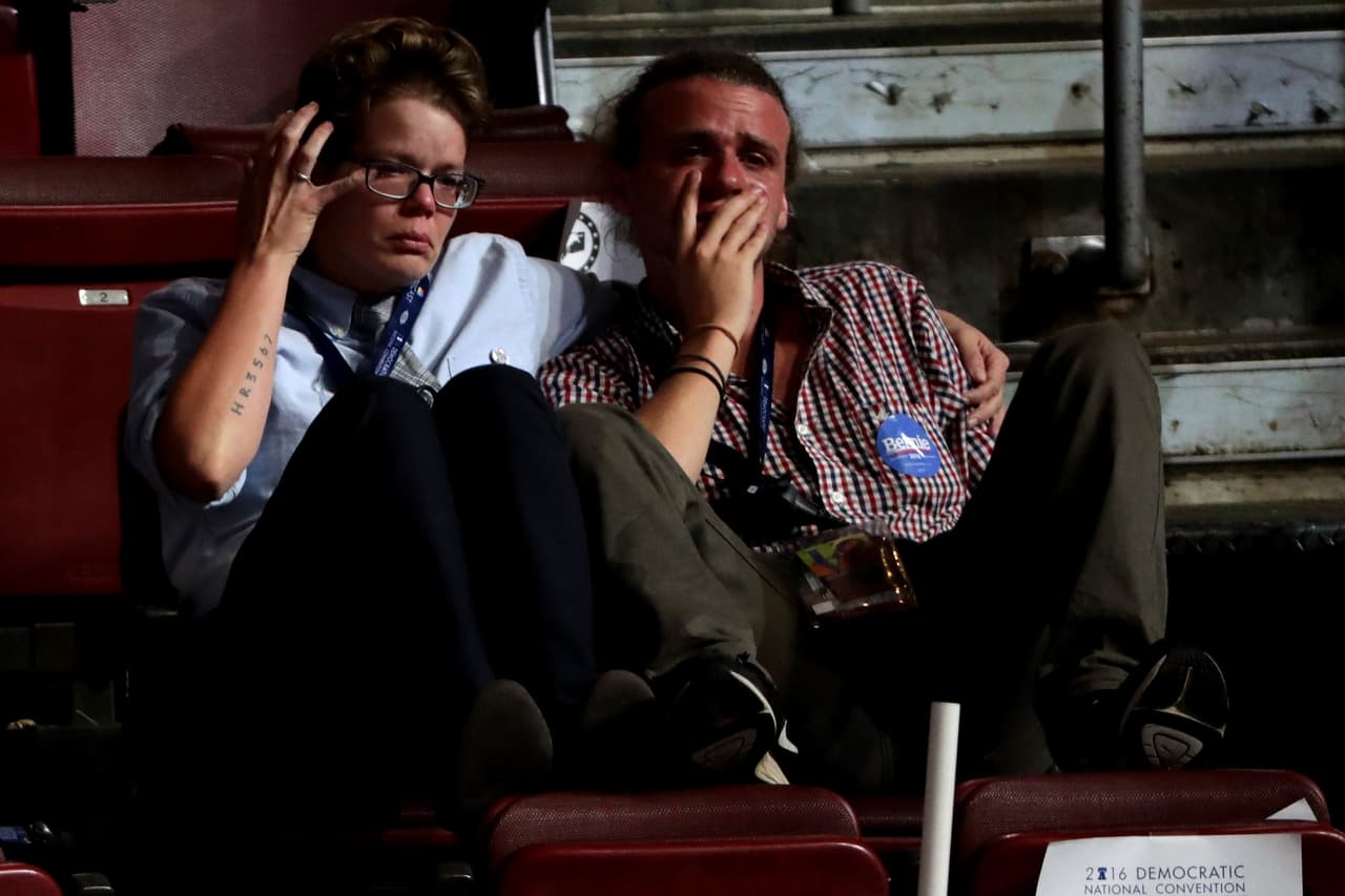 "Creo que es justo decir que nadie está más decepcionado que yo", les dijo a los suyos sobre la derrota en las primarias.