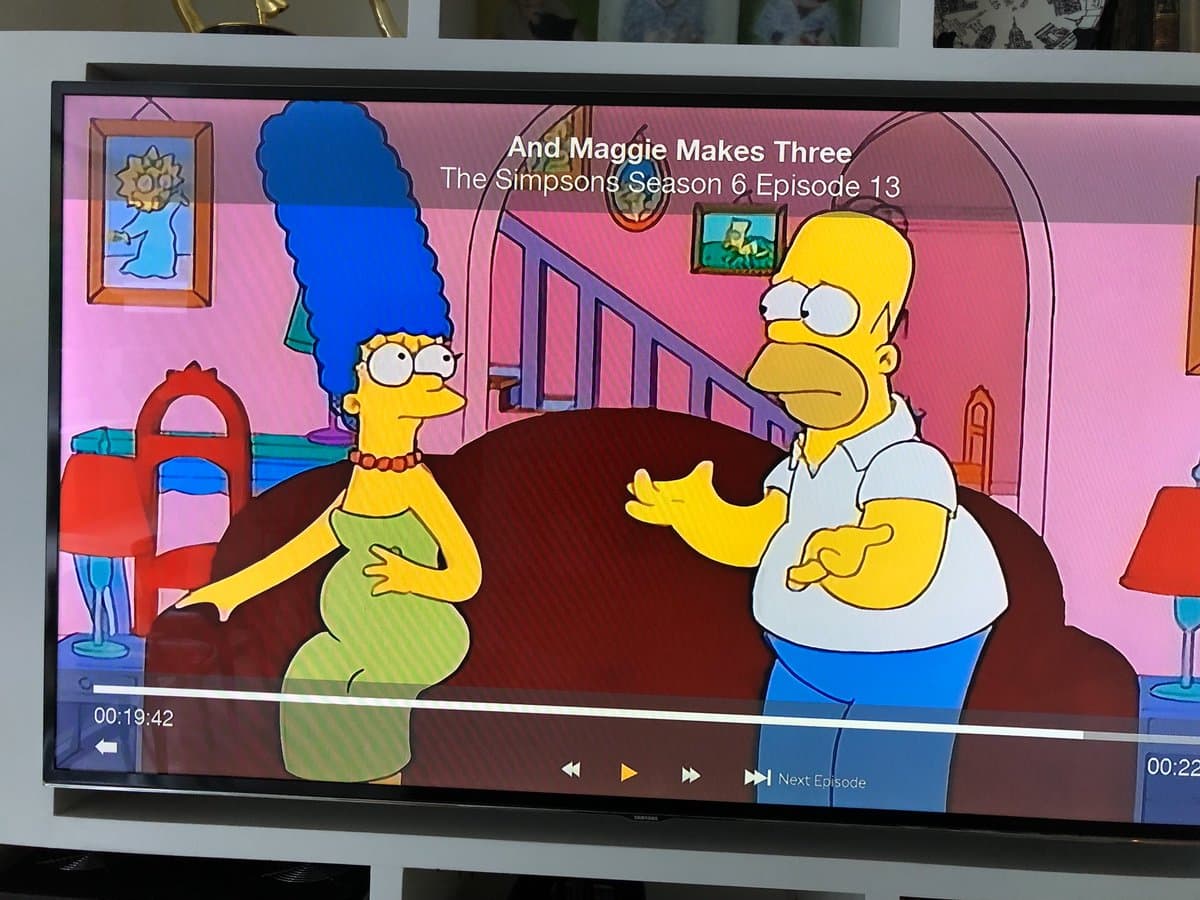Al respecto Selman, quien trabaja en la serie desde 1997, escribió: "Maggie está en la foto detrás de Marge cuando ella le dice a Homero que está embarazada de Maggie".
<br>