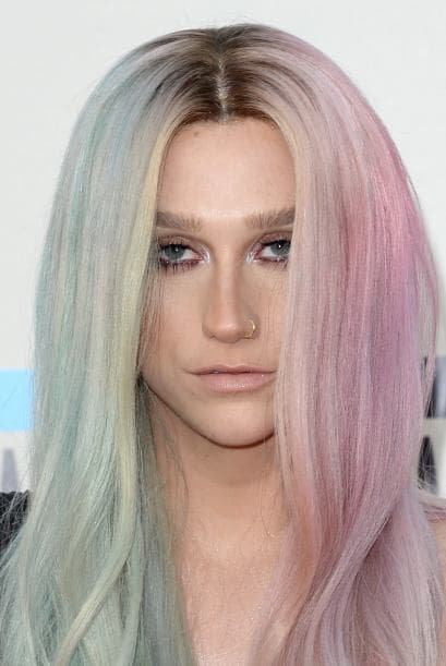 Y aunque este no es el veredicto final de la corte, el asunto ha conmocionado a los fans de la cantante que lucha por liberarse de Luke. Como ella, otros famosos han declarado que han padecido abusos en su vida.