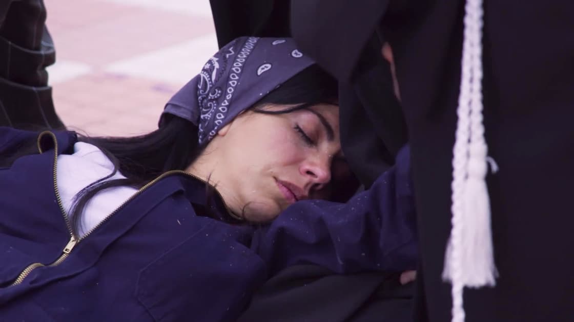 Carolina pierde el control y cae desmayada | Monteverde | Capítulo 78