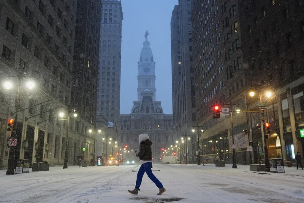 Aunque hasta el mediodía aproximadamente solo caía nieve y se sentía el viento cortante, en la tarde, para Filadelfia, la situación sería otra.