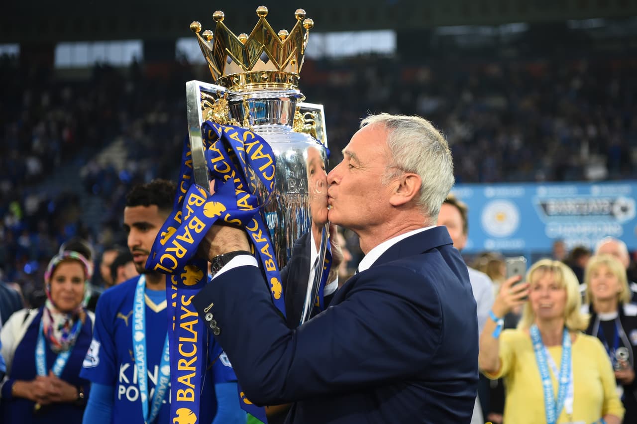 Leicester salió campeón por primera vez en 132 años de historia, una hazaña deportiva que ponía a Claudio Ranieri y sus jugadores en el foco del mundo.