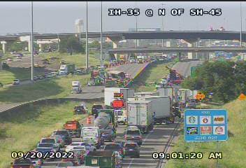 Accidente con camión de 18 ruedas provoca tráfico pesado y cierra tramo en la I-35