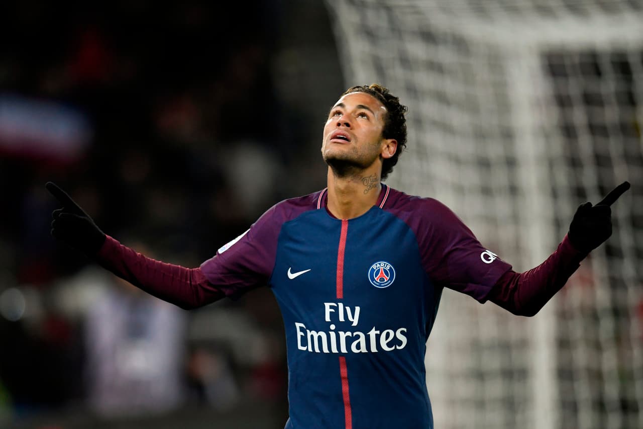 Neymar, aburrido en Francia y dispuesto a bajarse el sueldo para jugar en Real Madrid