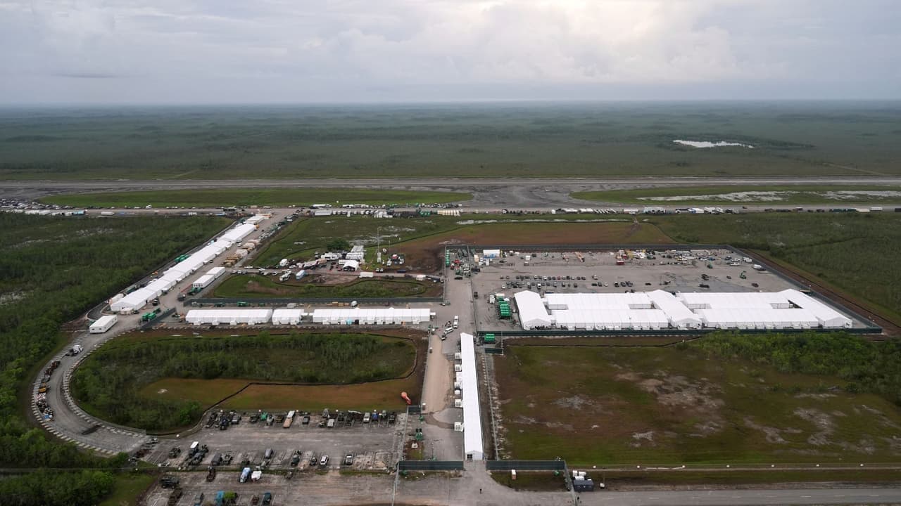 Alcatraz de los Caimanes: Desmantelan por completo el centro de detención para migrantes en Florida