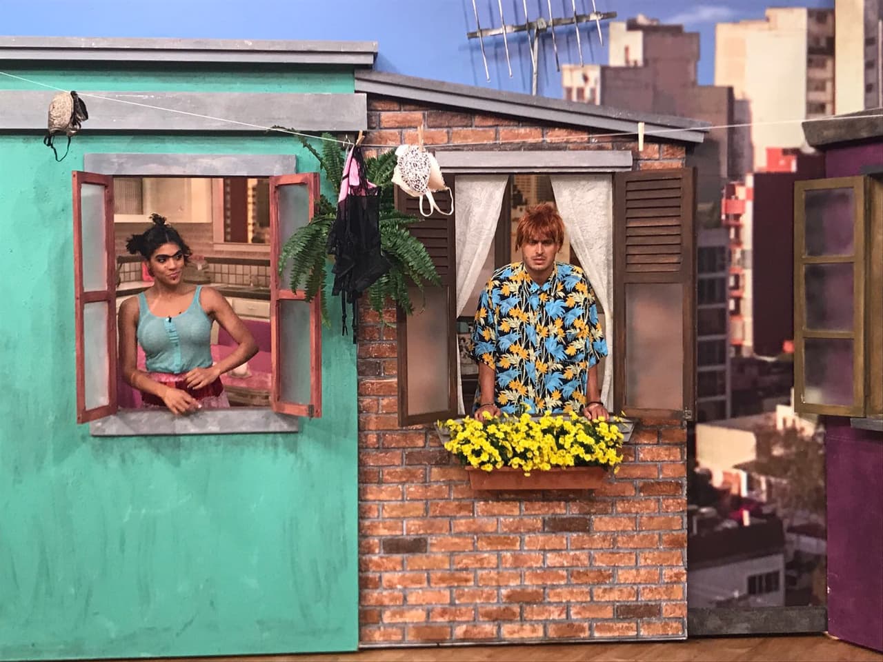 ¡Ni Mela la Melaza se salva del bochinche con estos vecinos del Barrio Chinche!