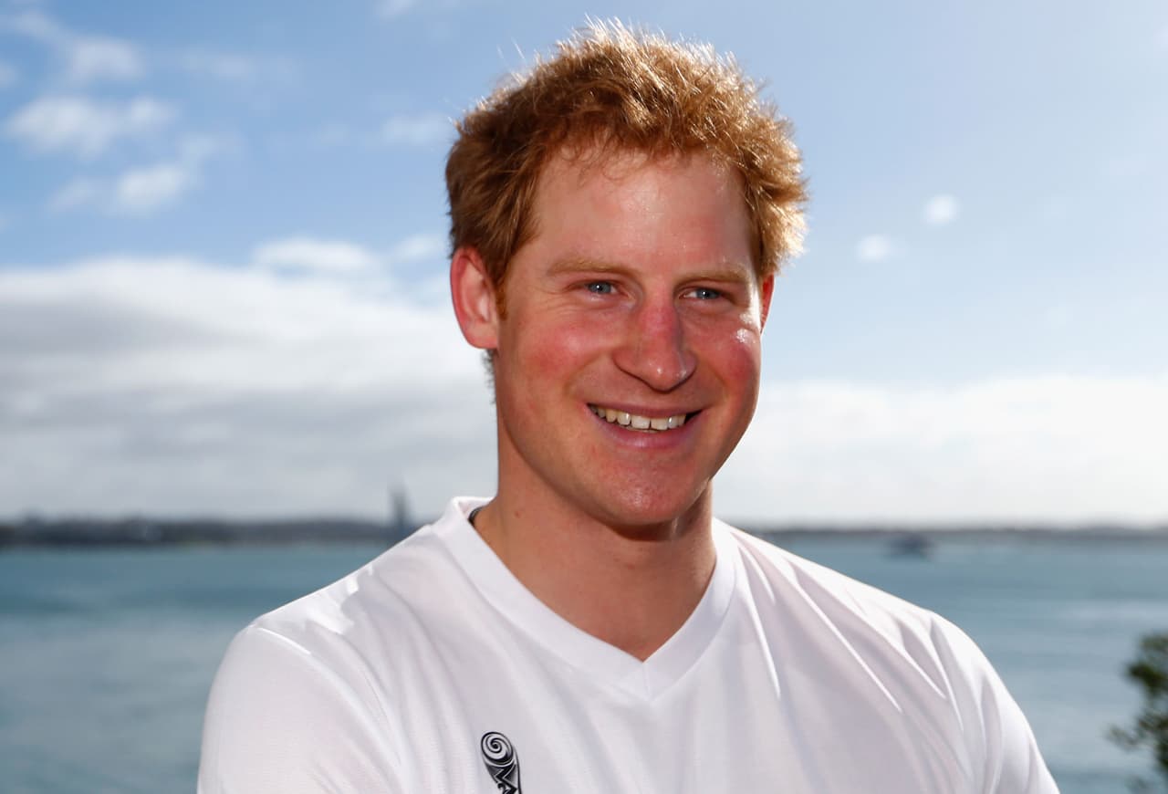 Es el miembro de la familia real que menos guarda las apariencias, pues las posibilidades de subir al trono para Harry son contadas.