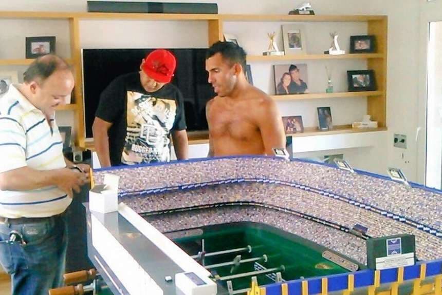 Le regalan a Carlos Tevez la 'Bombonera'